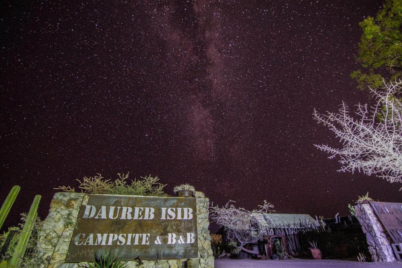 Daureb Isib Campsite And B&B Uis Eksteriør bilde